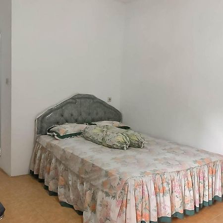 צ'ירבון Rumah Panggung Guest House Syariah Mitra Reddoorz מראה חיצוני תמונה
